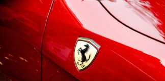 Une Ferrari de 1962 vendue pour 51,7 millions de dollars : Le deuxième véhicule le plus cher aux enchères